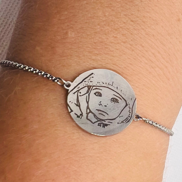 Pulsera disco “20 mm” con fotografía grabada a láser en modo dibujo - Imagen 2